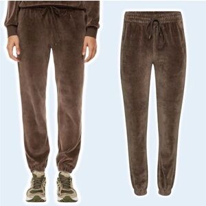 TNA | Montcalm velour mid rise joggers